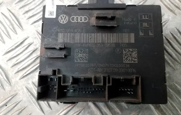 Audi A5 8T 8F Door central lock control unit/module 8T0959795E