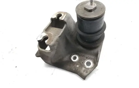 Subaru Outback (BS) Engine mount bracket