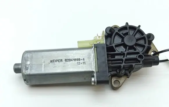 Mercedes-Benz C W204 Seat adjustment motor 0390203002 82041898