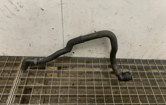 Volkswagen PASSAT B7 Engine coolant pipe/hose 3AA122157