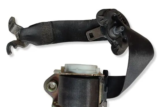 BMW 1 E81 E87 Front seatbelt 33048192
