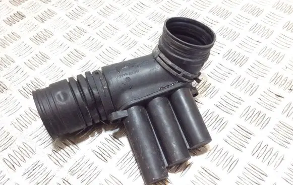 Audi A3 S3 8V Turbo air intake inlet pipe/hose 04E129651C