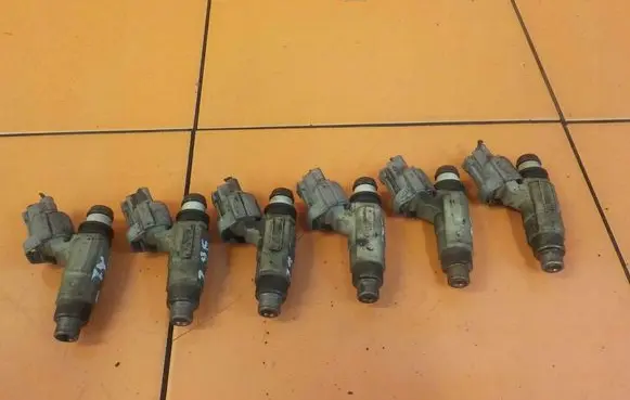 Suzuki Grand Vitara I Fuel injector INP774