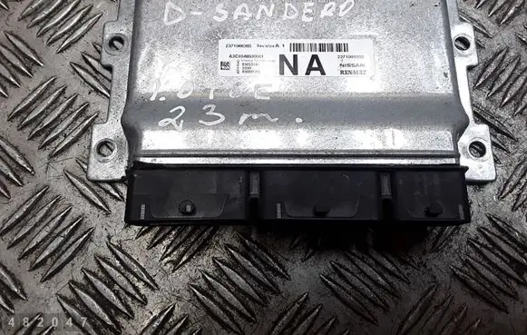 Renault Sandero II Engine control unit/module 237104638s