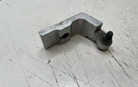 BMW 5 E60 E61 Rear door lower hinge 7068089