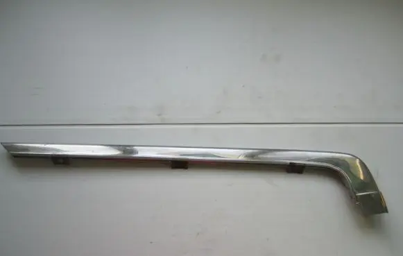 Audi V8 Rear door glass trim molding