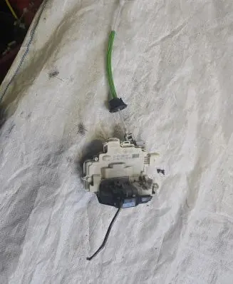 Audi A3 S3 8P Rear door lock 4F0839016