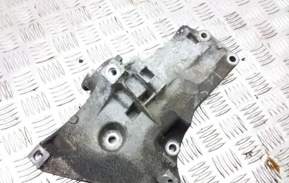 Volkswagen Polo IV 9N3 Generator/alternator bracket 036260885