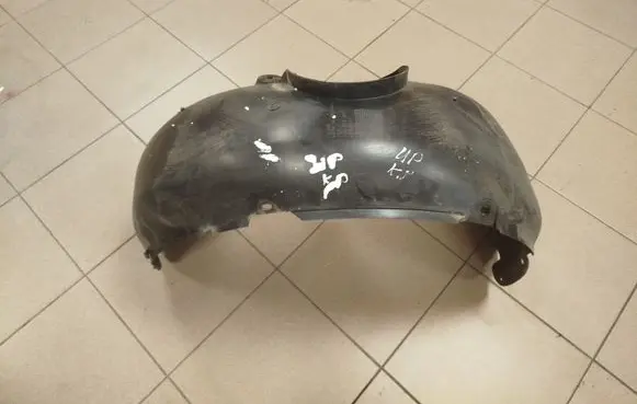 Front wheel arch liner splash guards
