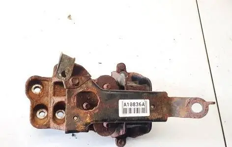 Engine mount bracket