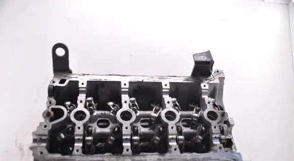 Volkswagen Golf VI Engine head 06H103373F