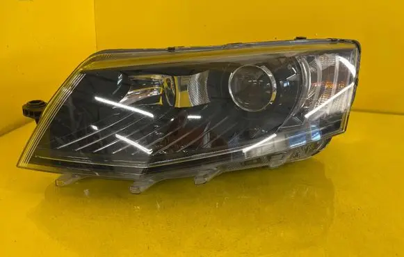 Skoda Octavia Mk3 (5E) Headlight/headlamp 5E1941015B