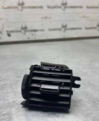 Nissan X-Trail T32 Rear air vent grill 687944GA0a