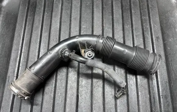 Intercooler hose/pipe