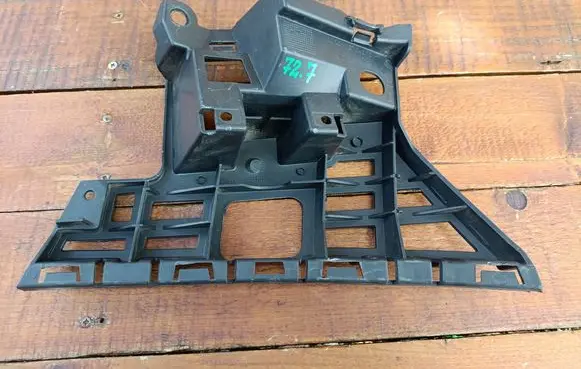 Skoda Fabia Mk2 (5J) Front bumper mounting bracket 5J0807055