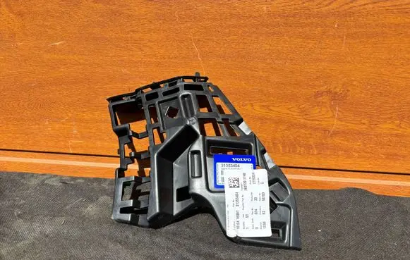 Volvo XC90 Front bumper mounting bracket 31353404