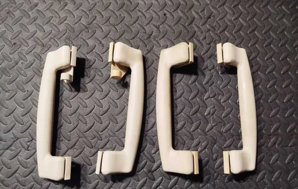 Maserati Ghibli A set of handles for the ceiling 670024692 670024689