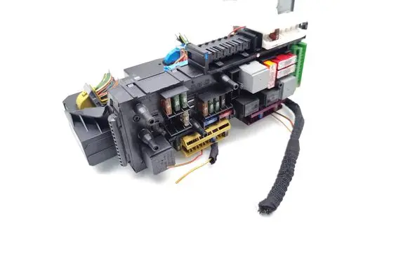 Mercedes-Benz E C207 W207 Fuse module 2129060005 2129012304 2129021201