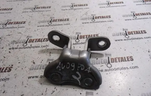 Toyota Avensis T270 Front door lower hinge 