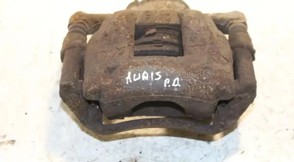 Toyota Auris E180 Front brake caliper