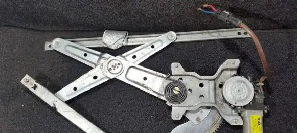 KIA Carens I Front door window regulator with motor 