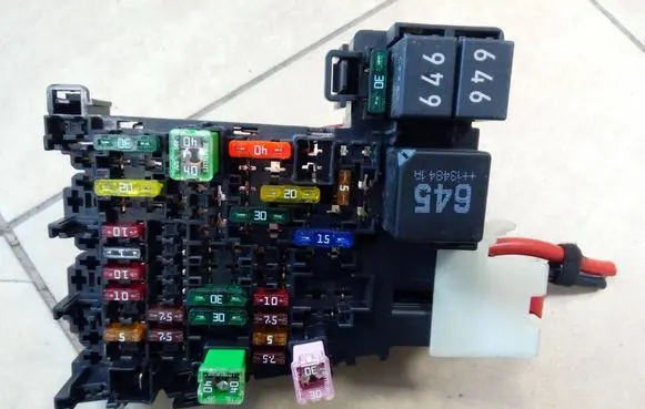 Volkswagen Golf VII Fuse module 5Q0937615C NE69989