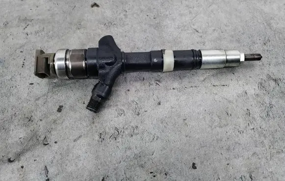 Toyota Corolla Verso E121 Fuel injector 236700G010