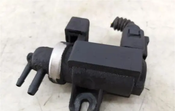 Audi A6 S6 C5 4B Turbo solenoid valve 8E0906628A