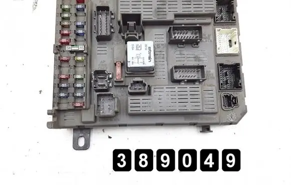 Citroen C5 Fuse module 96493017