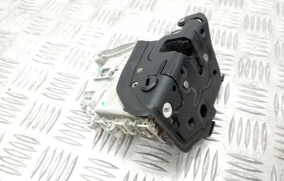 Audi A5 Sportback 8TA Rear door lock 8K0839015C
