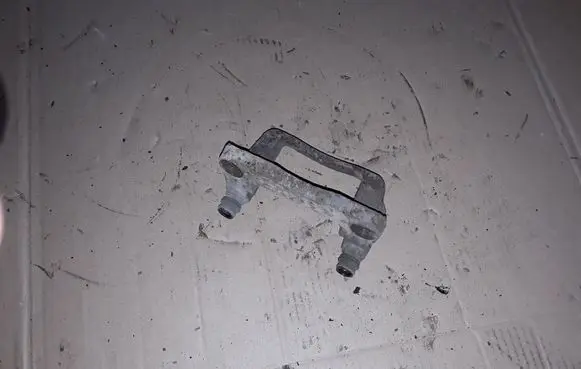 Hyundai Trajet Brake caliper pad carrier rear NOCODE