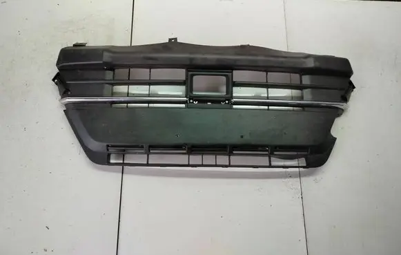 Suzuki Vitara (LY) Front bumper lower grill 71721-86R