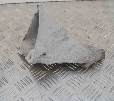 BMW 3 E90 E91 Engine mounting bracket 6764574