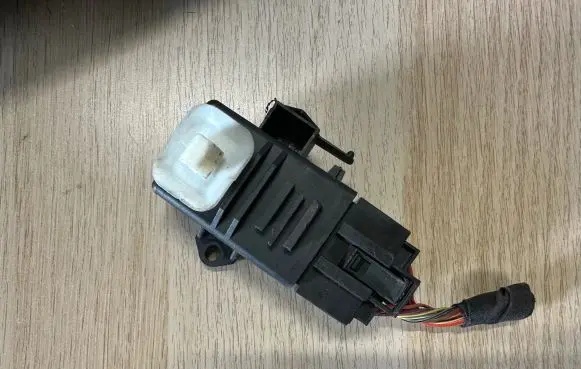 Volkswagen Polo VI Other control units/modules 6R0959722D