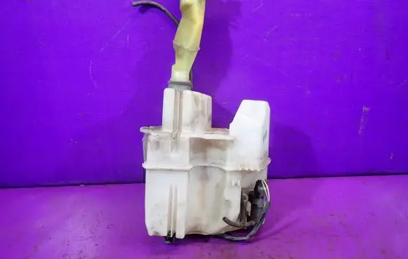 Volvo S60 Windshield washer fluid reservoir/tank 