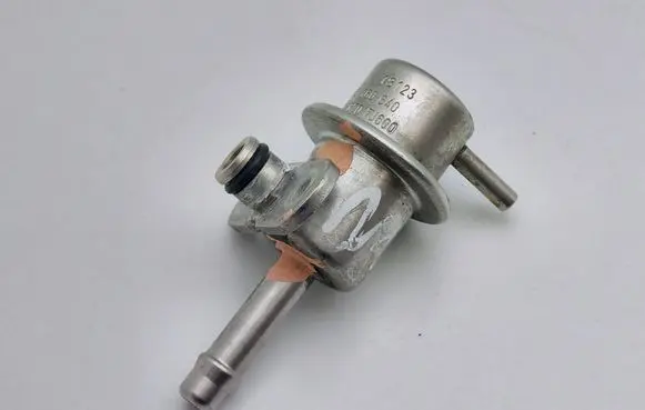 Nissan Almera N16 Fuel pressure regulator 226707J600 0280160640