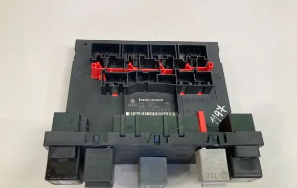 Volkswagen PASSAT B6 Fuse module 3C0937049AG