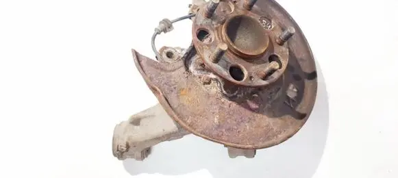 Rear wheel hub
