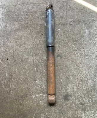 Nissan Navara Rear shock absorber/damper