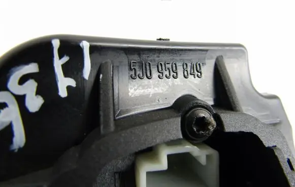 Steering wheel buttons/switches