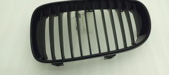 BMW 1 E81 E87 Front grill 7322209 51137322209
