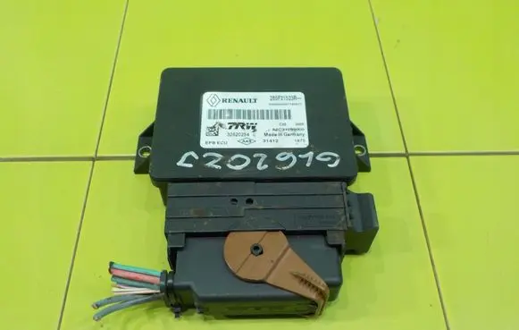 Renault Megane III Central body control module 285F21523R ZP94