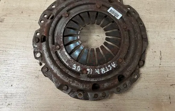 Opel Astra H Pressure plate 55556349