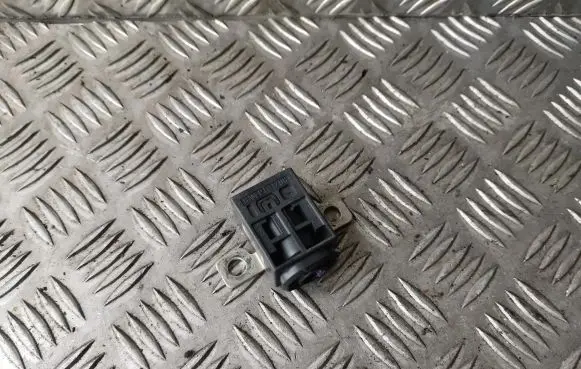 Audi A6 S6 C6 4F Battery relay fuse 4F0915519