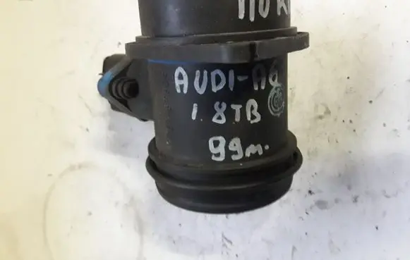 Audi A4 S4 B5 8D Mass air flow meter 0280218032