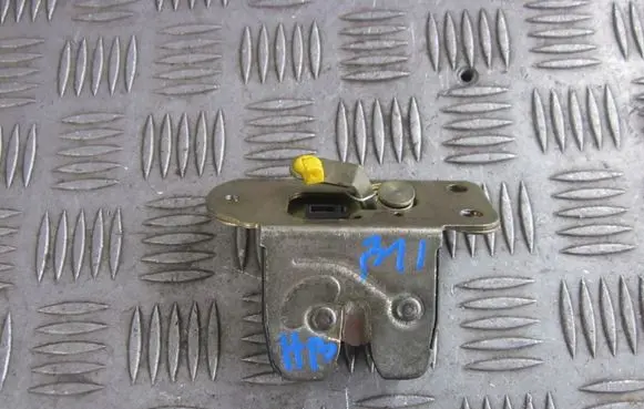 Mitsubishi Carisma Tailgate/trunk/boot lock/catch/latch