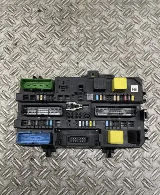Opel Zafira B Fuse module