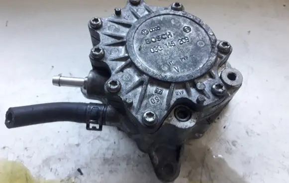 Audi A4 S4 B7 8E 8H Vacuum pump 03G145209D