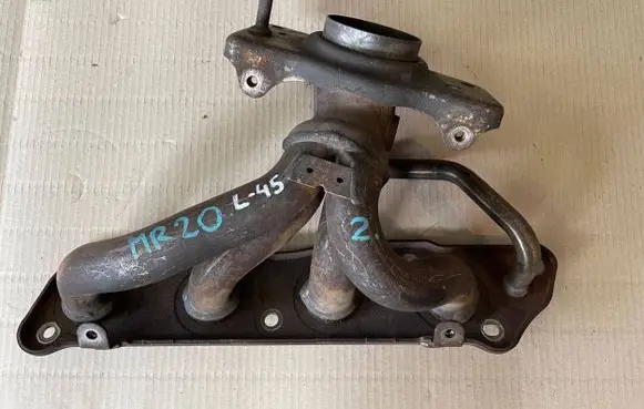 Nissan Qashqai+2 Exhaust manifold MR20DE
