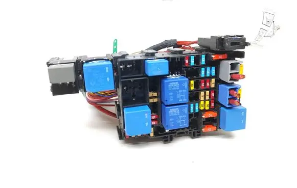 Renault Kangoo III Fuse module 63570069 01R01B20R 243805499R